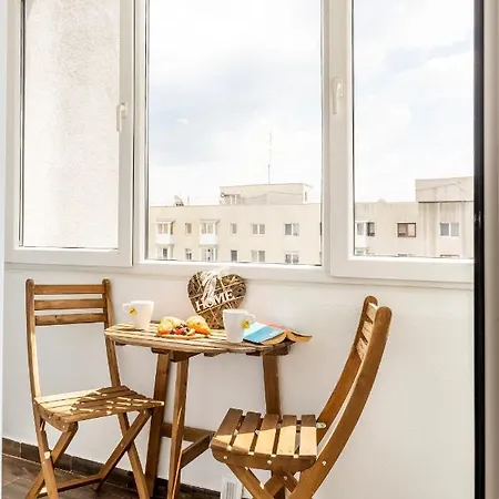 Piata Victoriei By Mrg Бухарест