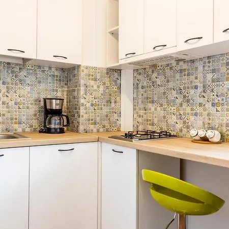 Piata Victoriei By Mrg * Бухарест