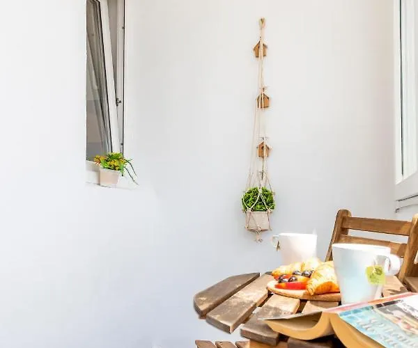 Piata Victoriei By Mrg * بوخارست