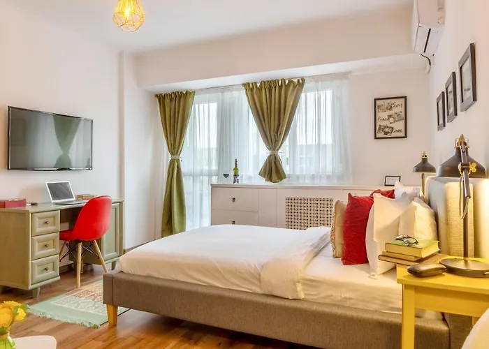 Piata Victoriei By Mrg بوخارست