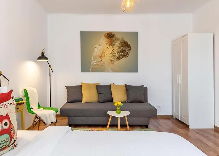 Piata Victoriei By Mrg *