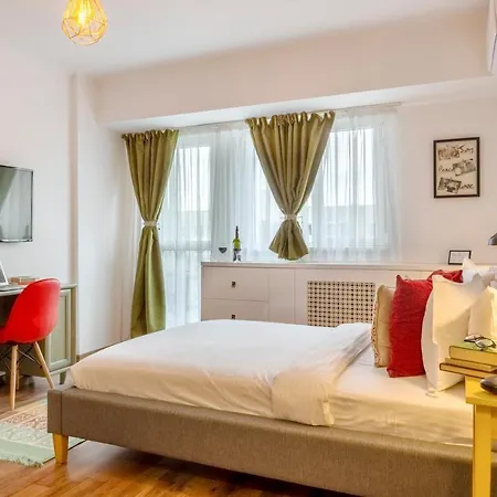 Piata Victoriei By Mrg Bucarest