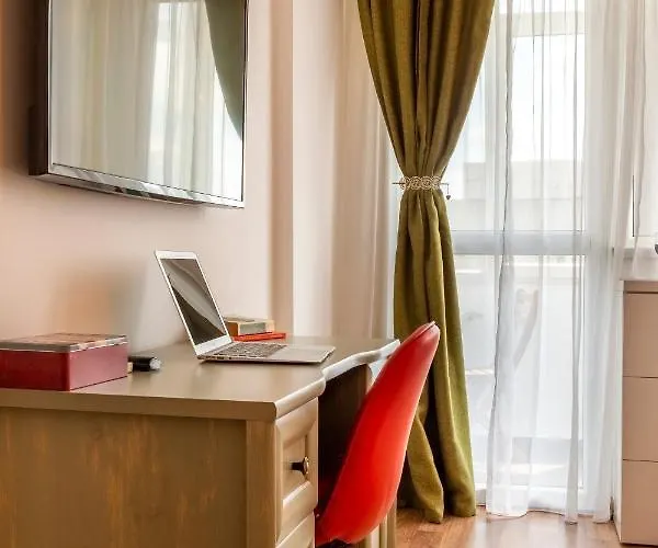 Piata Victoriei By Mrg