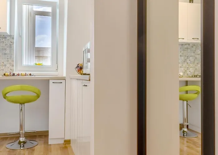 Piata Victoriei By Mrg