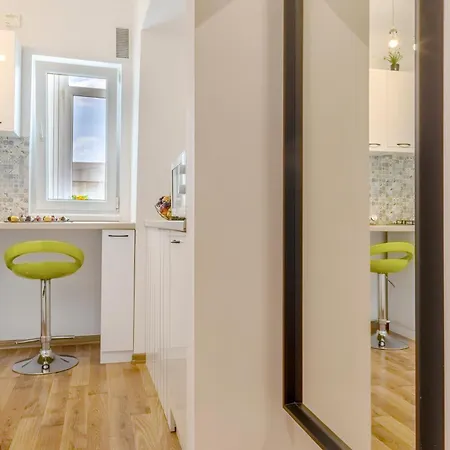 Piata Victoriei By Mrg